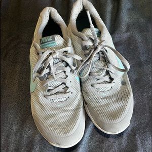 NIKE womens running shoe